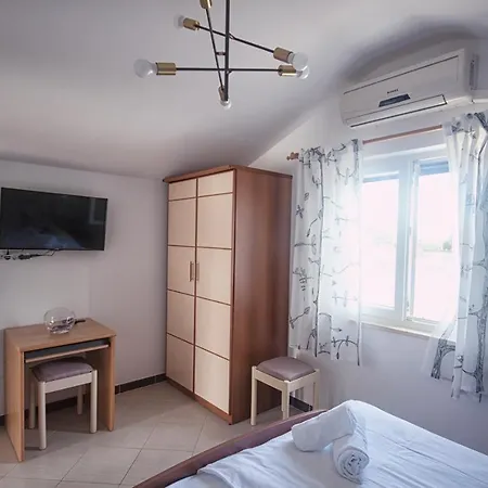 Katarina Porat Apartment *