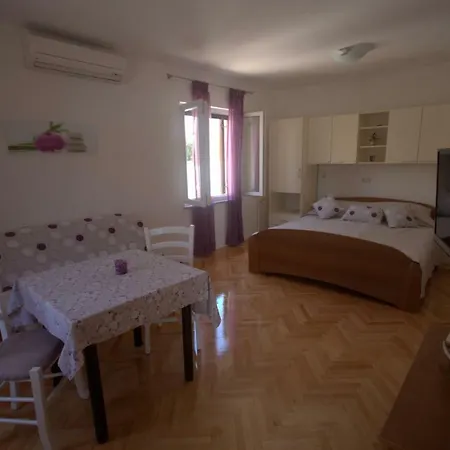 Katarina Porat Apartment *